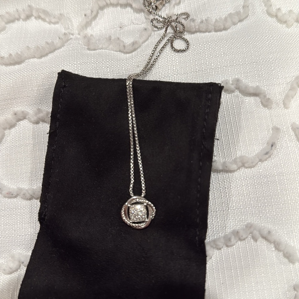 David Yurman PETITE INFINITY PENDANT NECKLACE
Sterling Silver with Diamonds, 8mm - Picture 3 of 3